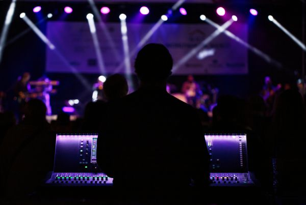 Revolutionizing events: the role of advanced technology in scenography